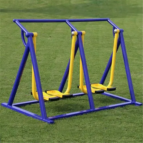 <strong>安室透用网球拍砸柯南</strong>